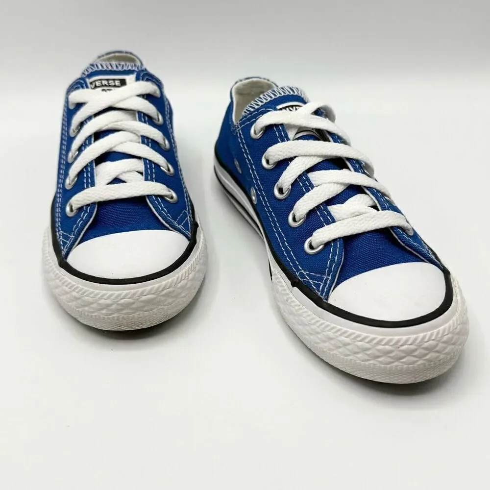 Converse All Star Chuck Taylor Low Lace Up Sneakers in Cerulean Blue - Kids US 1